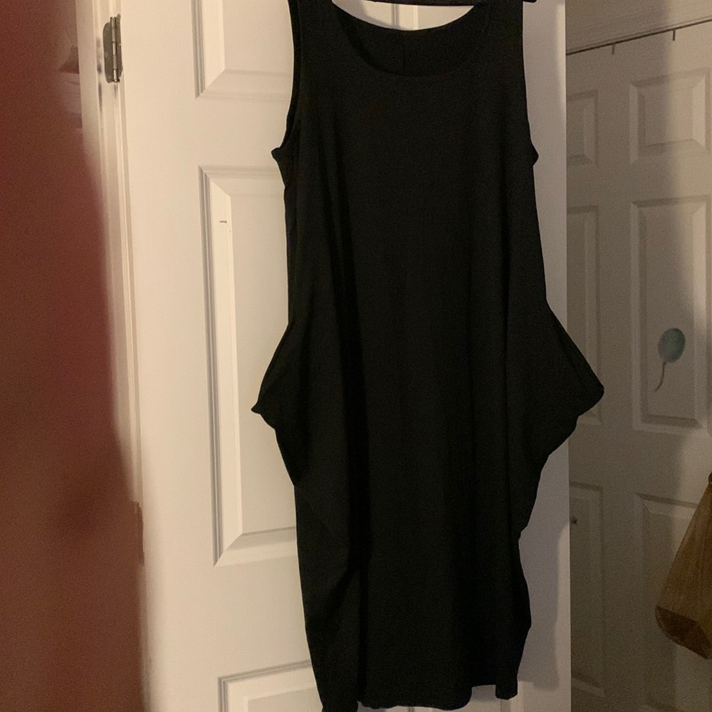 Black mid dress with pockets